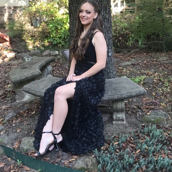 Prom Dress. Worn once for homecoming, like new condition. - Picture 4 of 5